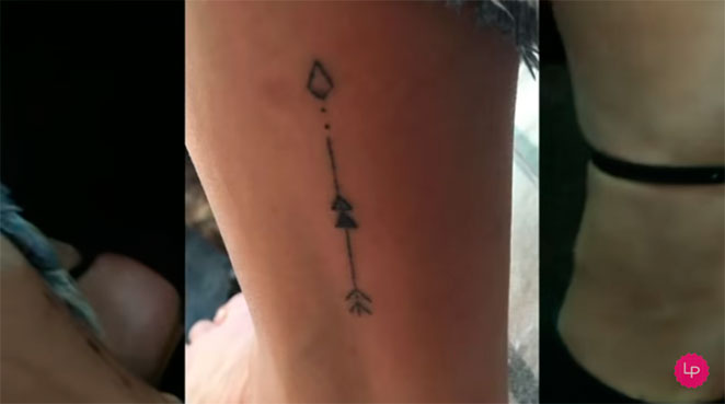 Trata-se da última tatoo feita por Sasha. A tatoo foi feita com a amiga, Luma Antunes. O registro foi feito um dia antes de Sasha se mudar para os Estados Unidos.