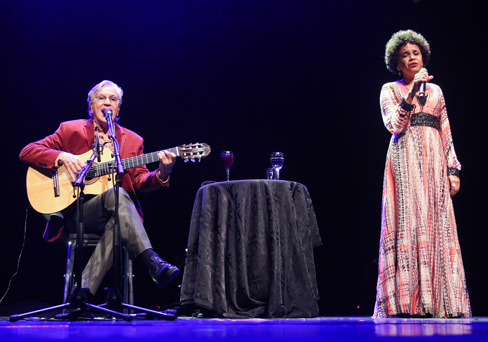 Famosos prestigiam show de Caetano Veloso e Teresa Cristina em São Paulo