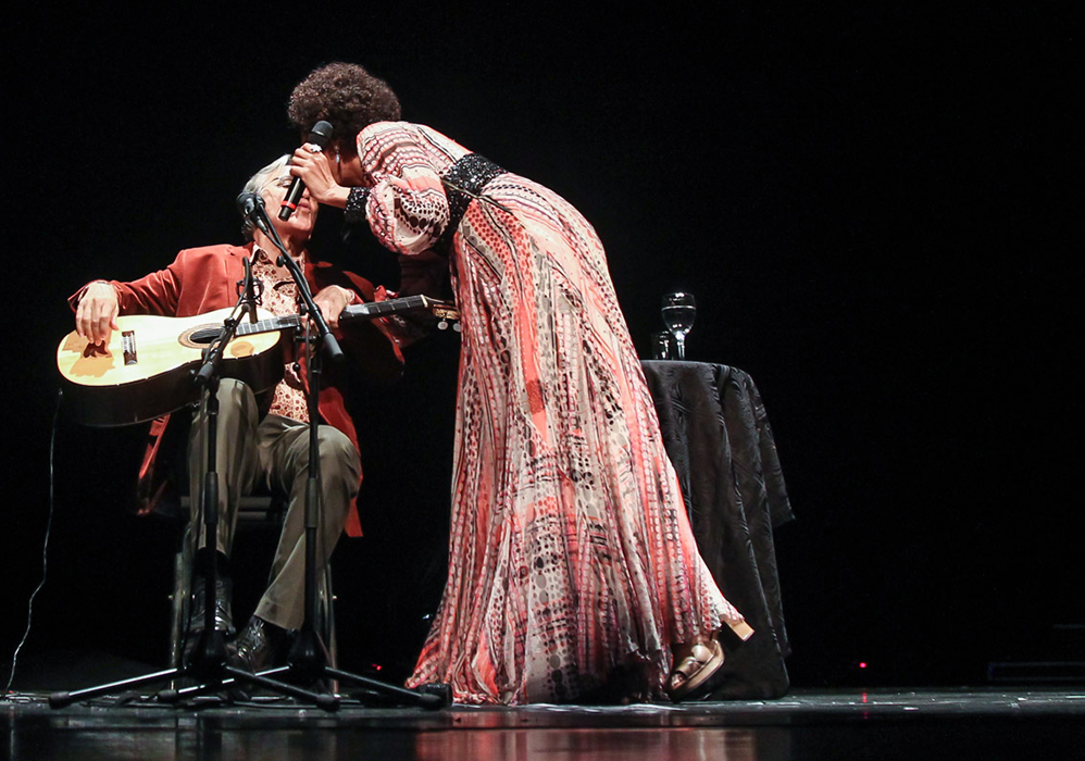 Famosos prestigiam show de Caetano Veloso e Teresa Cristina em São Paulo