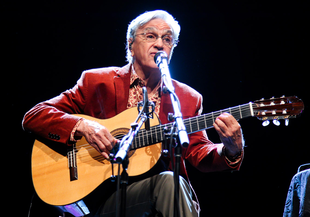 Famosos prestigiam show de Caetano Veloso e Teresa Cristina em São Paulo