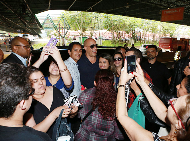 Vin Diesel desembarca em São Paulo e faz a alegria de fãs