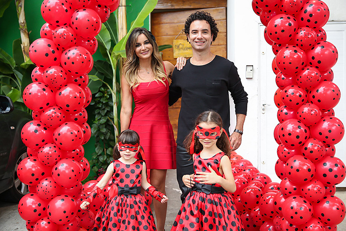 Marco Luque comemora o aniversário das filhas, Isa e Mel
