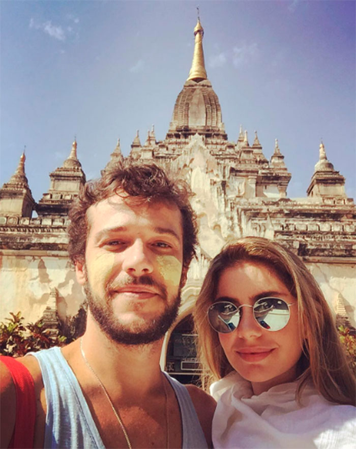 Continuando o passeio, o casal aproveitou a Indonésia. Muita riqueza e construções ricas em detalhes garantem fotos maravilhosas