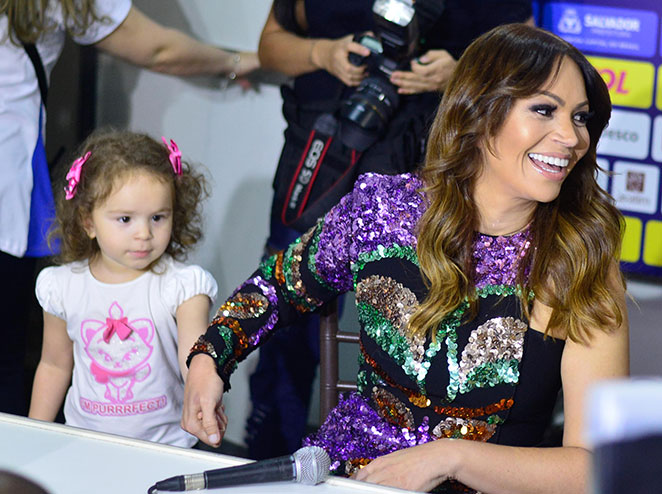 A cantora ainda contou com a companhia da filha caçula, Maria Esther, durante a coletiva de imprensa realizada no local