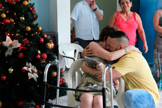 Natal: Belo realiza sonho de idosa 