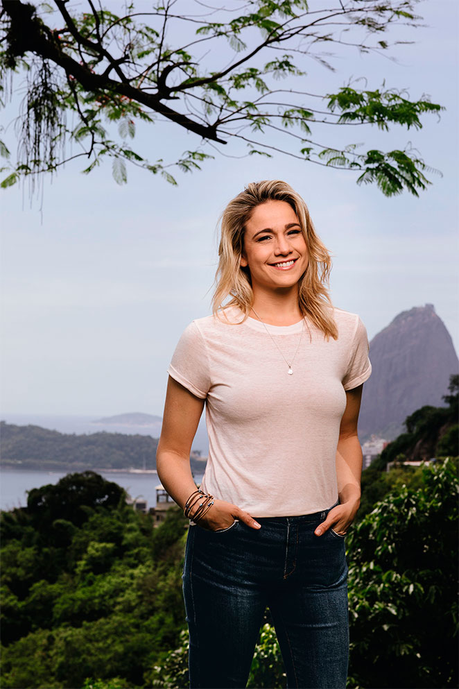 Fernanda Gentil é capa da revista GOL