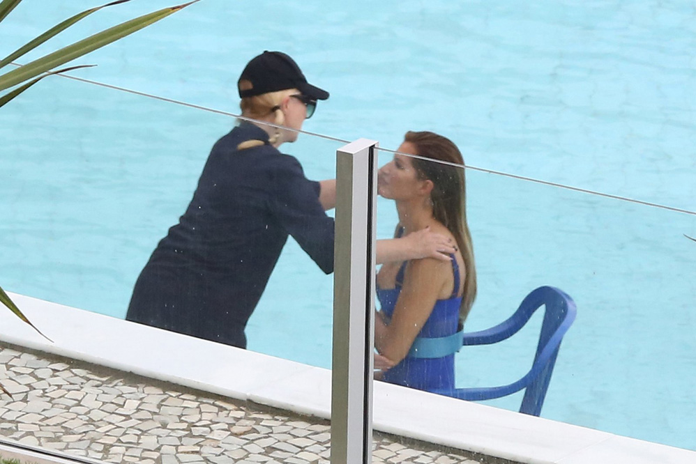 Gisele Bündchen mostra bumbum perfeito em ensaio no Rio