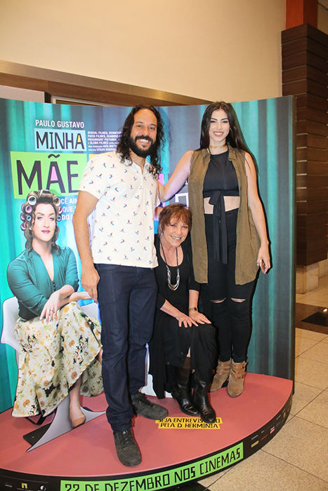 Famosos comparece ao evento do filme minha mãe é uma peça 2