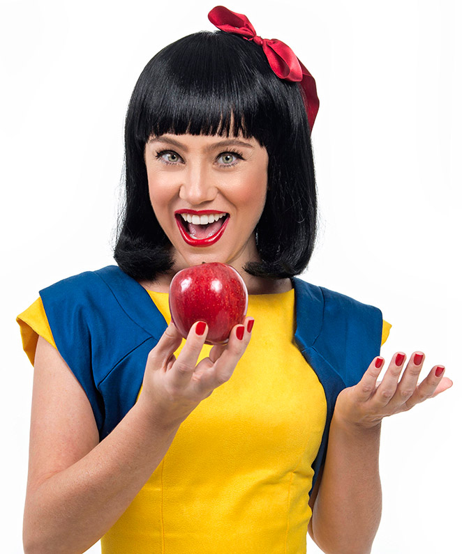 Juliana Baroni se transforma em Branca de Neve para peça de teatro