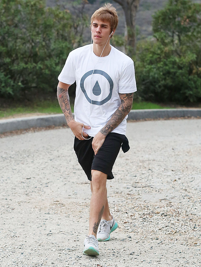 Justin Bieber leva tombo durante corrida em trilha