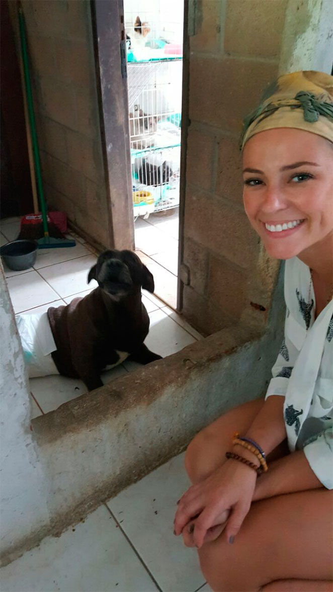 Paolla Oliveira se encanta por animais de ONG