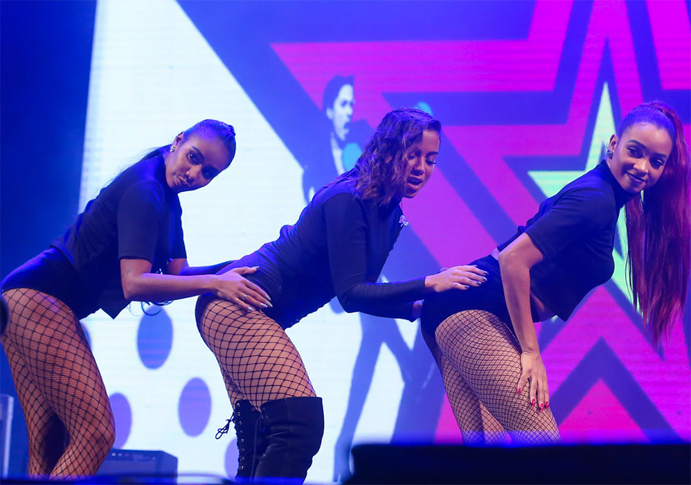 Claro que as coreografias não deixaram de marcar presença, durante a apresentação de Anitta