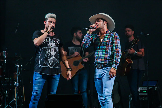 Além de Anitta, o grupo Sorriso Maroto e a dupla Bruno e Barreto se apresentaram no palco do Festival de Verão