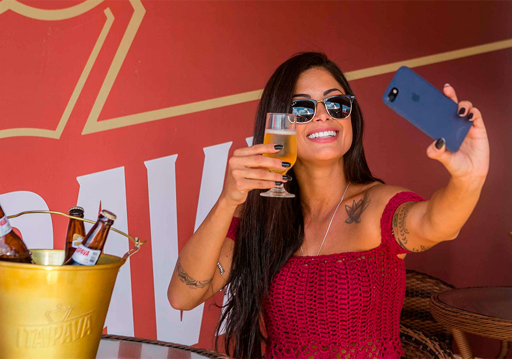 Aline Riscado parou a Praia da Joaquina, em Florianópolis