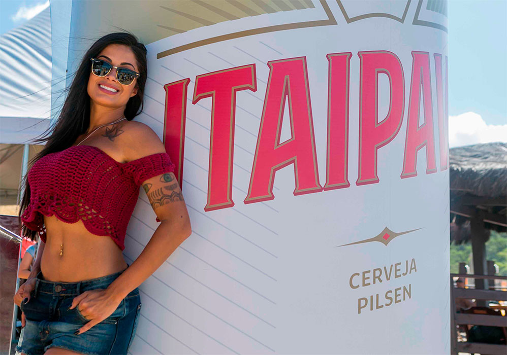 Aline Riscado exibiu seu corpão