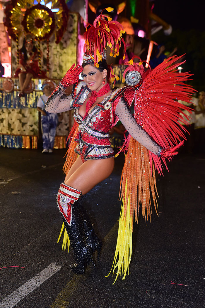 Representante de primeira escola a pisar na Sapucaí na segunda-feira, Tânia Oliveira foi apresentada como rainha de bateria da União da Ilha do Governador no final de 2016