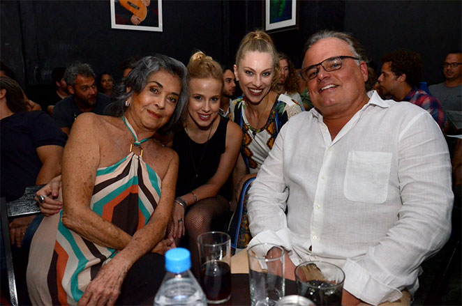 Emanuelle Araújo recebe amigos famosos para show no Rio