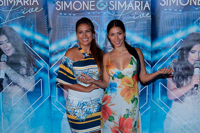  Simone e Simaria realizam coletiva da turnê Live 