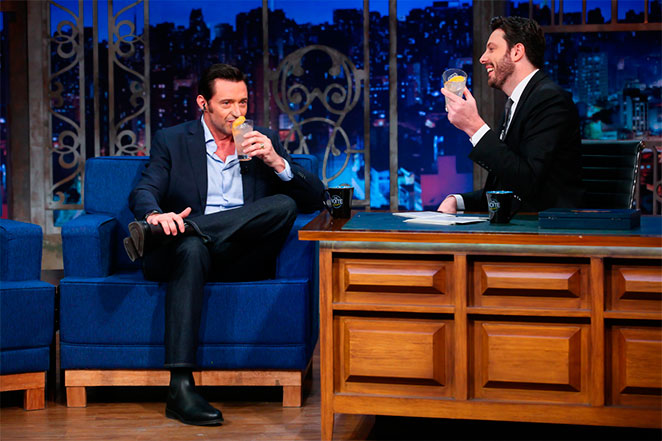 Hugh Jackman e Danilo Gentili bebendo caipirinha