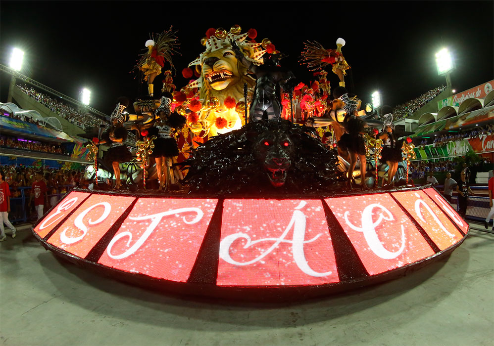 Estácio de Sá traz famosos em seu desfile, no Rio