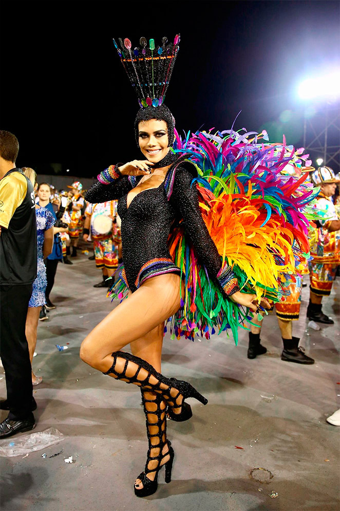 Com experiência no Carnaval carioca, a apresentadora da RedeTV! estreou na passarela de São Paulo pela escola de samba Acadêmicos do Tucuruvi.