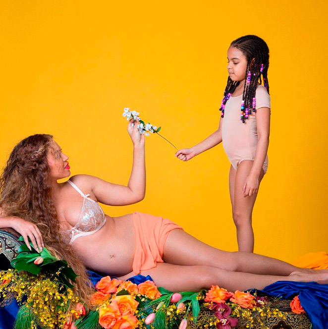 Beyoncé celebra gravidez de gêmeos com fotos incríveis. Veja!