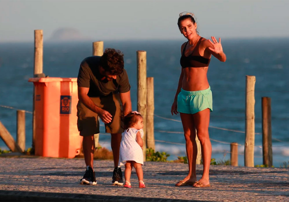 A família foi clicada na orla da Barra da Tijuca, Rio de Janeiro