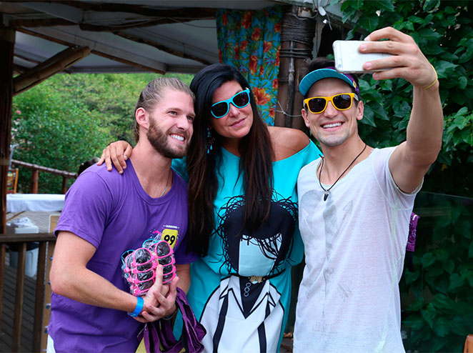 Simpática, Cristiana Oliveira posou para selfies