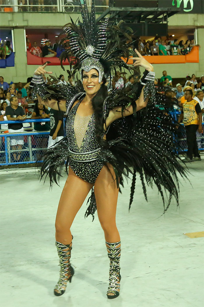 Estácio de Sá traz famosos em seu desfile, no Rio