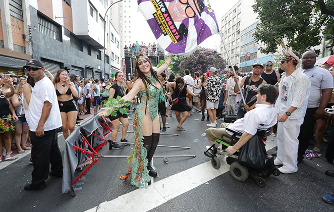 Alessandra Negrini é a musa do Bloco