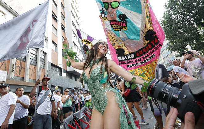 Alessandra Negrini é a musa do Bloco