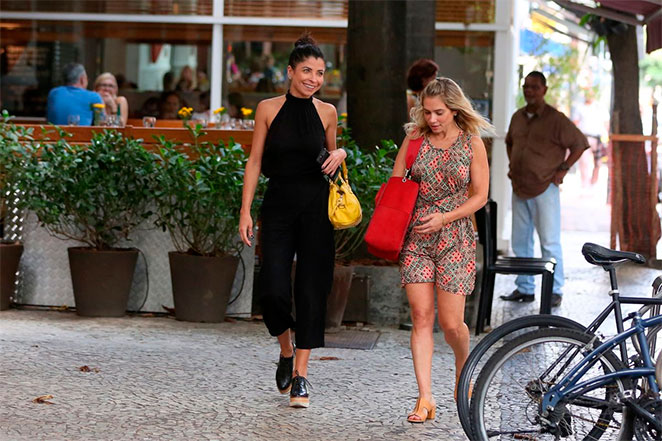 Uau! Ana Lima é puro estilo em passeio no Leblon