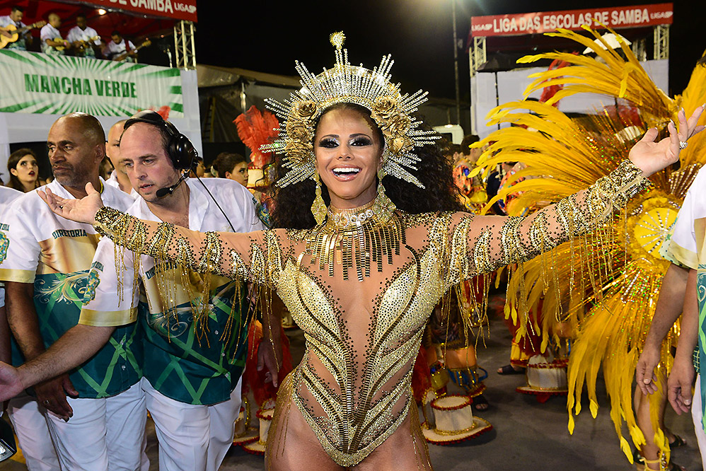 Só deu ela! Viviane Araújo arrasou como rainha de bateria da Mancha Verde