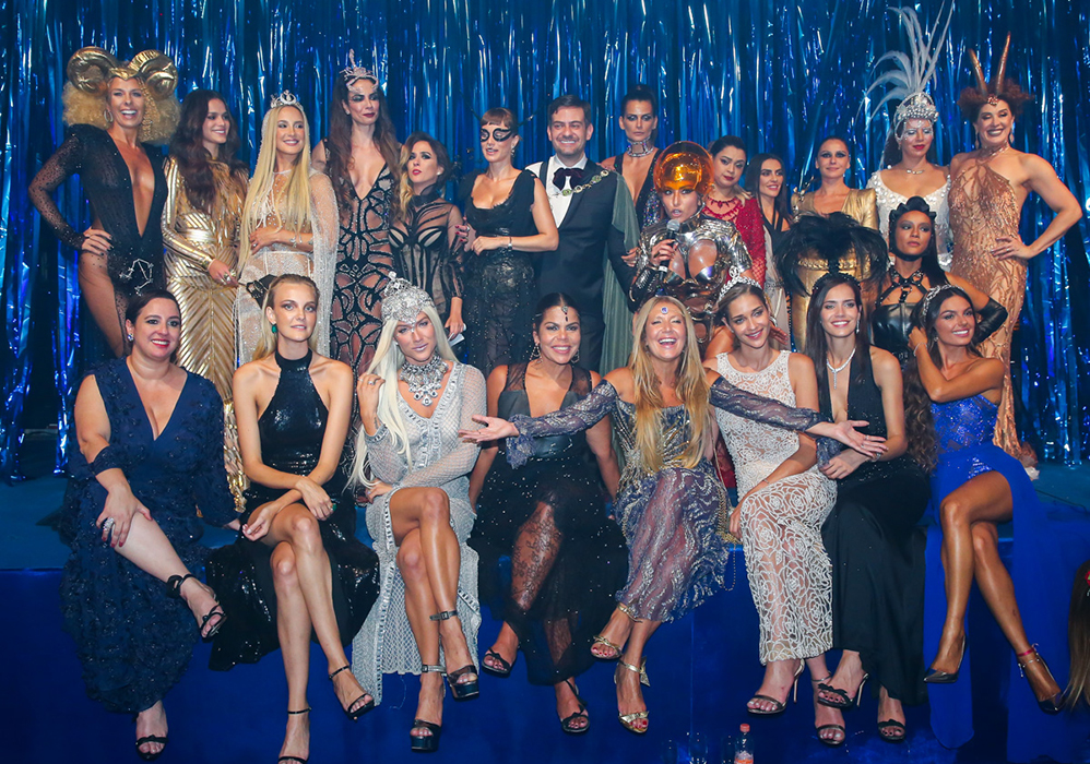 Celebridades arrasam nos looks e fantasias no Baile da Vogue