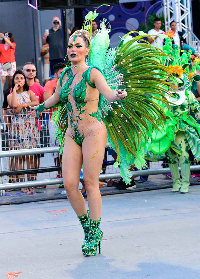 Ju Isen, Gil Jung e Kefera arrasam em desfile pela Nenê de Vila Matilde