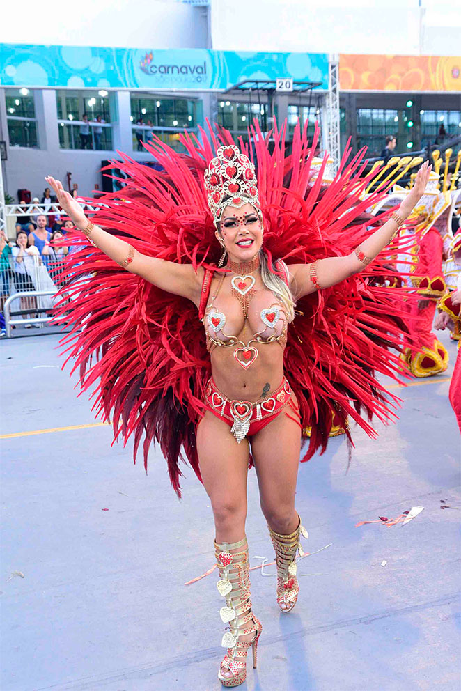 Ju Isen, Gil Jung e Kefera arrasam em desfile pela Nenê de Vila Matilde