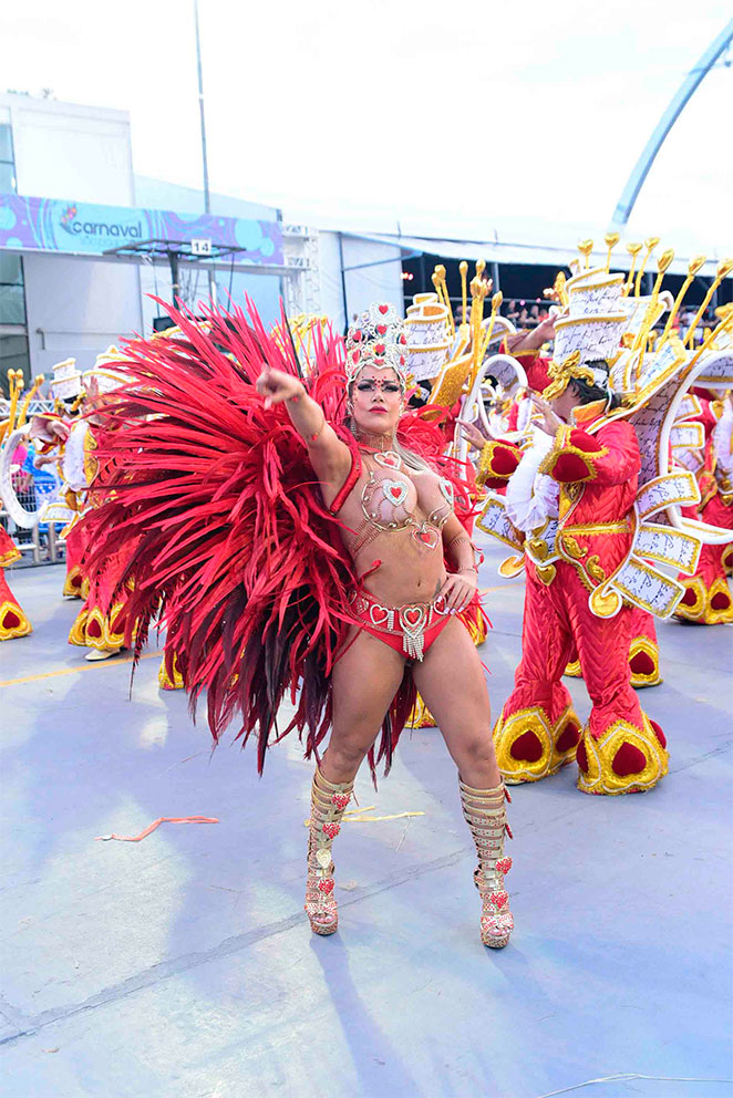 Ju Isen, Gil Jung e Kefera arrasam em desfile pela Nenê de Vila Matilde