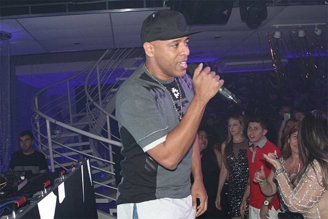 Com vários de seus hits, MC Koringa agita festa no Rio