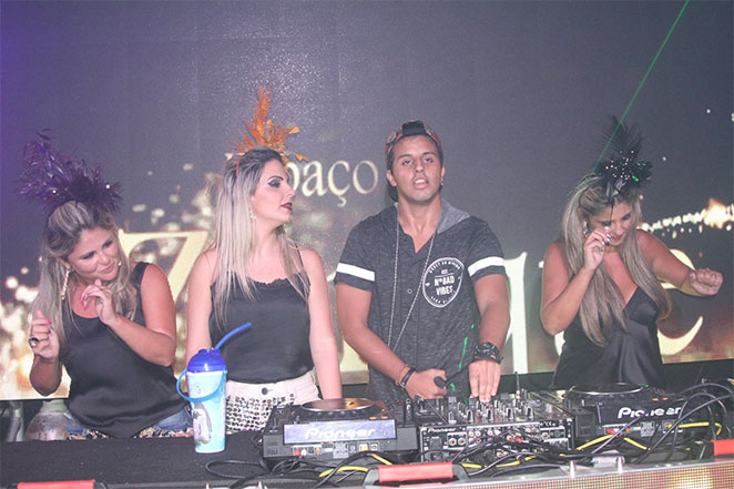 Com vários de seus hits, MC Koringa agita festa no Rio