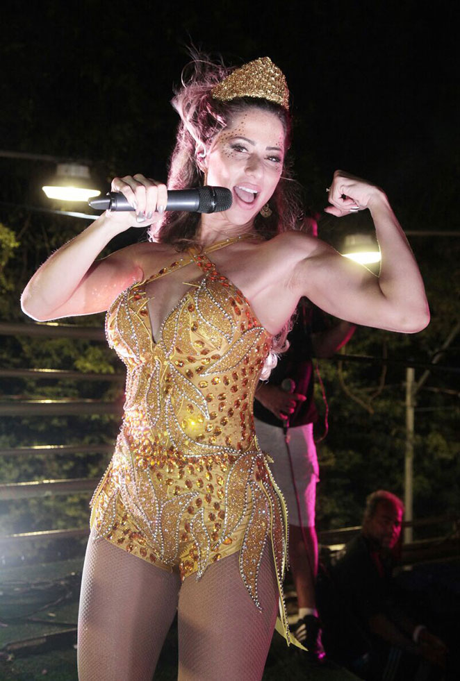 Luana Monalisa abre a passagem dos trios, em Salvador