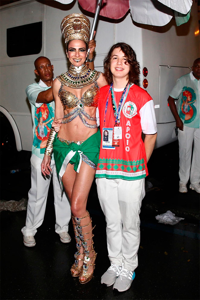 Luciana Gimenez posa com Lucas Jagger antes de desfilar pela Grande Rio
