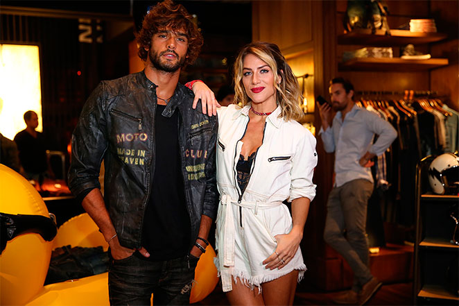 Uau! Giovanna Ewbank deixa lingerie à mostra em evento