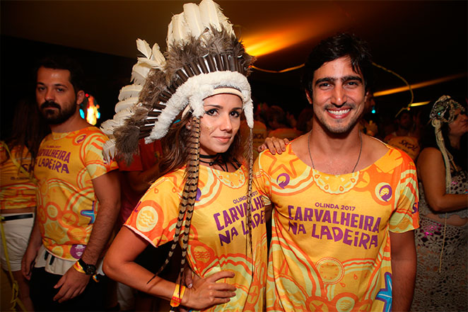  Paula Fernandes curte o Carnaval vestida de índia