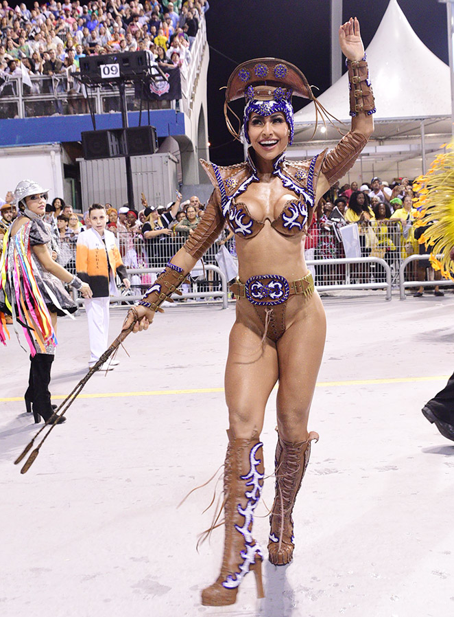 “Eu não posso chorar hoje… Estou muito ansiosa, nervosa!”, disse a apresentadora ao entrar para o desfile. .