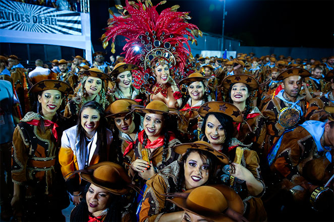 Sabrina Sato e Tati Minerato brilham em Carnaval paulista