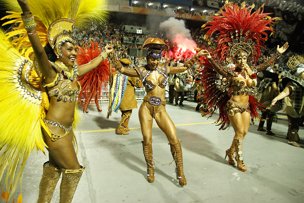 Sabrina Sato costuma ficar 14 horas de jejum antes do desfile