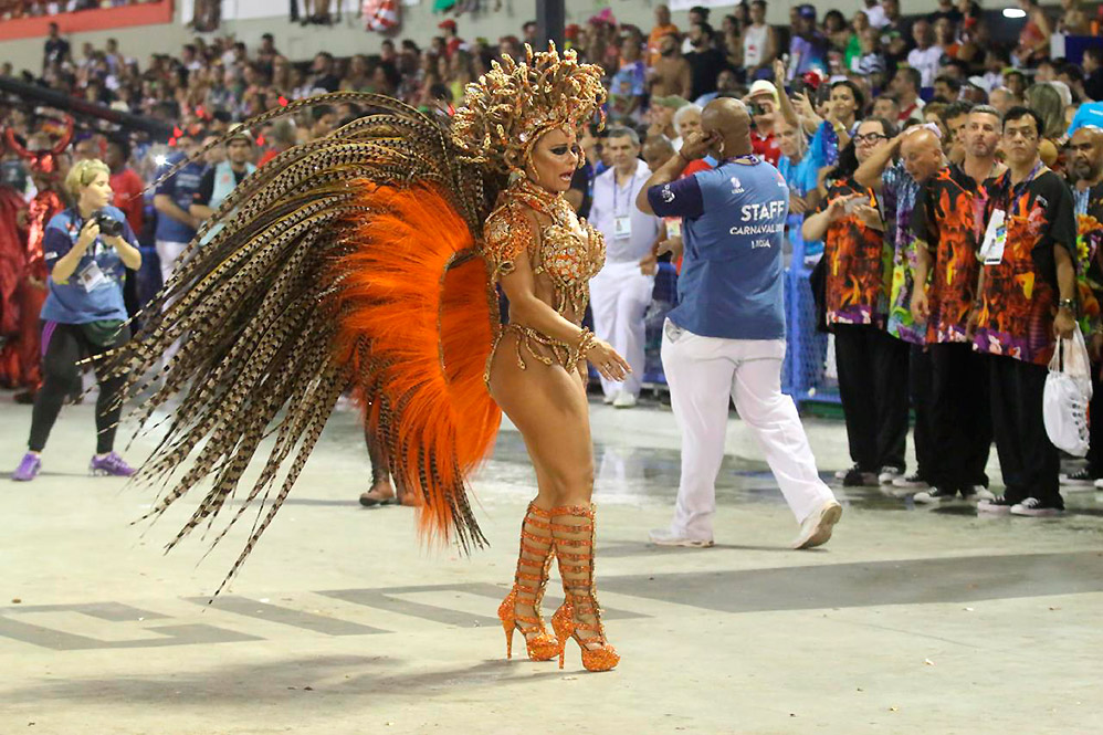 Viviane Araújo deu um show de samba