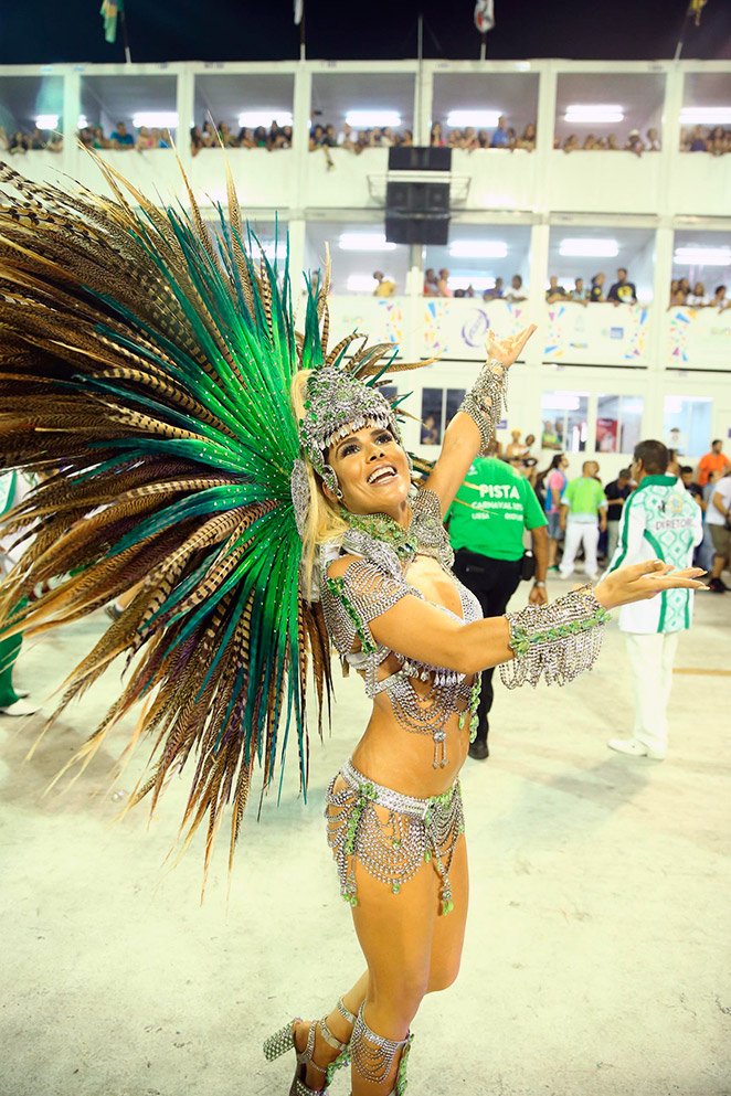 Wanessa Camargo representa a Sabedoria no desfile da Mocidade 