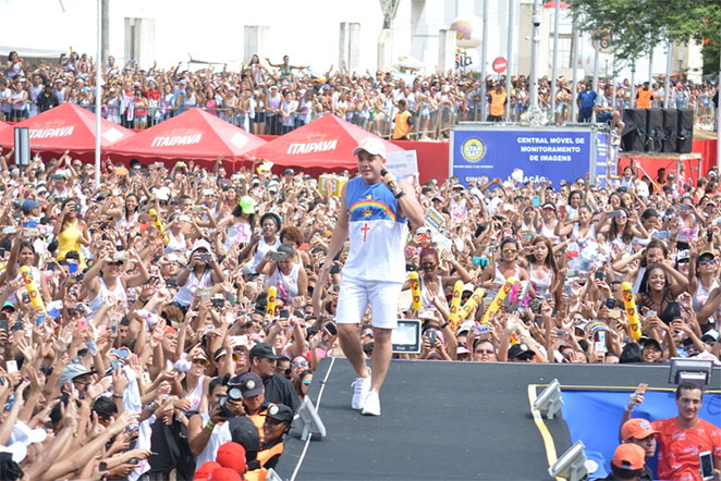  Wesley Safadão agita pré-Carnaval lotado de famosos em Recife