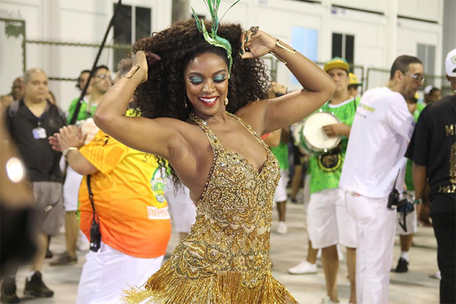 Com Yasmin, Luiza Brunet curte ensaio da Imperatriz Leopoldinense